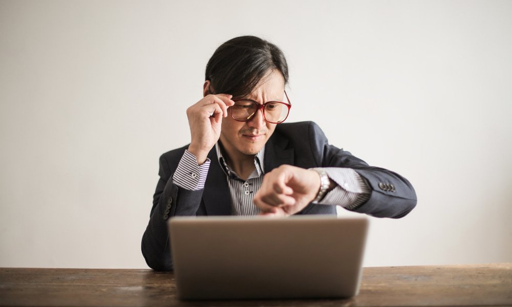 Charging Late Fees for Rent: What Landlords Need to Know 1 Landlord calculating late fees