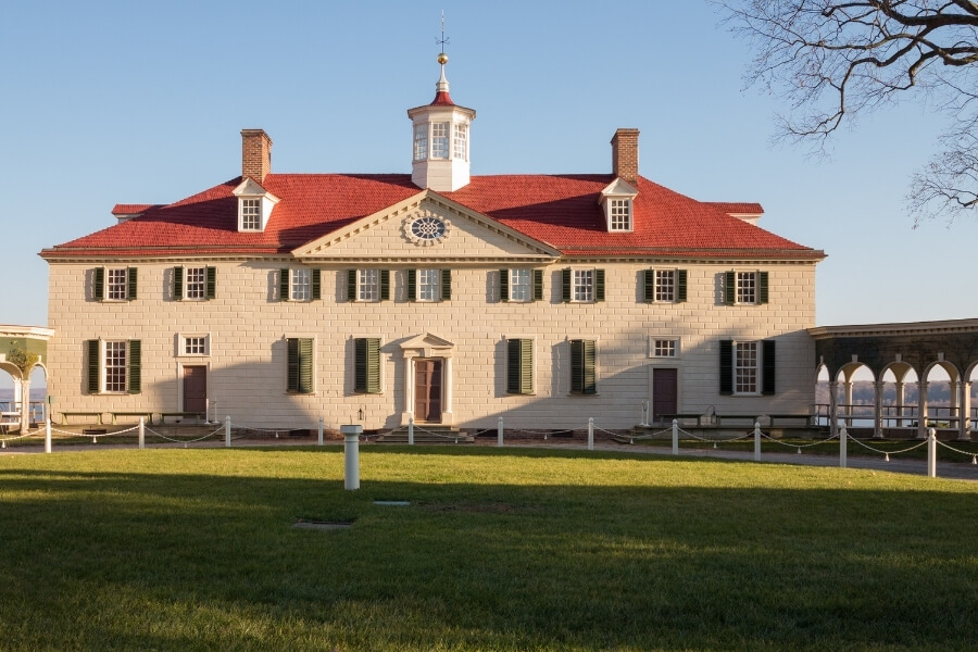8 Things to Do in Northern Virginia You Won’t Want to Miss 3 The front of the George Washington’s Mount Vernon Estate