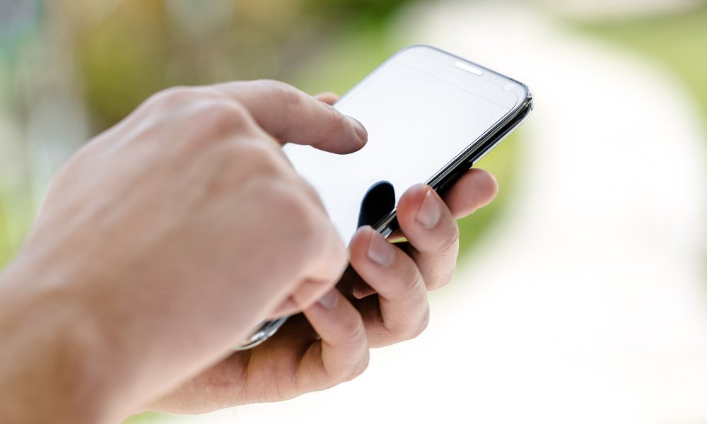 Absentee landlord texting a tenant