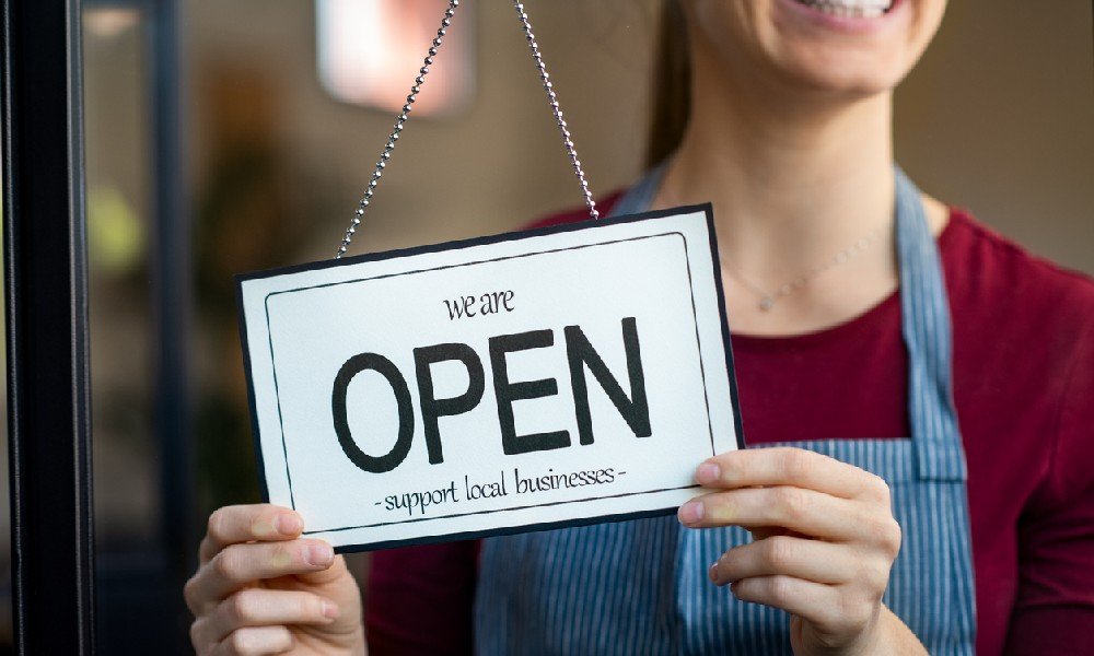 A young woman wearing an apron opens a restaurant near McLean, VA
