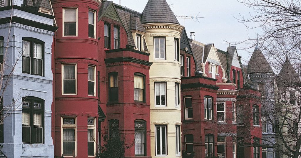 House Hacking in DC: A First-Time Investor's Guide to Living Smart & Earning Smarter 1 Learn house hacking in DC